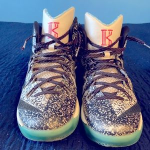 Kyrie Hyperdunks 2014